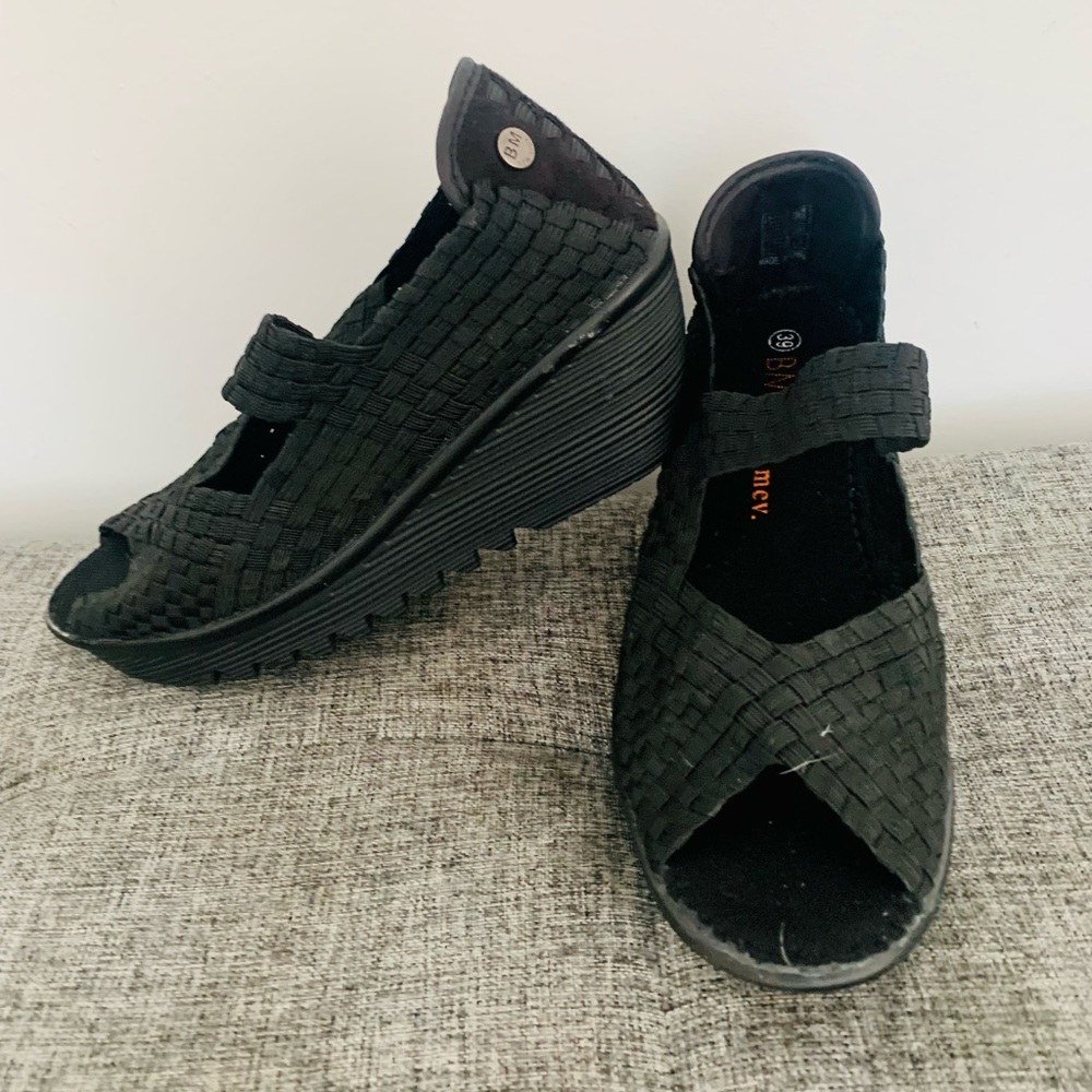 bernie mev. Black wedge sandles